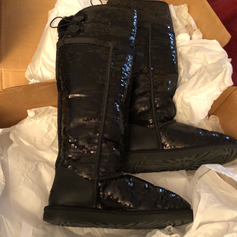 ⭐️⭐️⭐️⭐️⭐️Beautiful UGGS  over the knee Black Sequin boots , lined and perfect